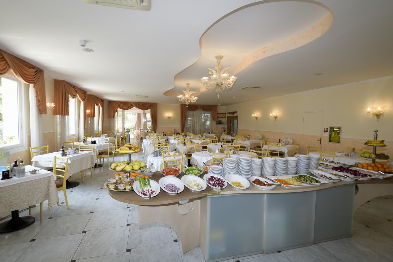 Mondial Hotel Cervia Exterior foto