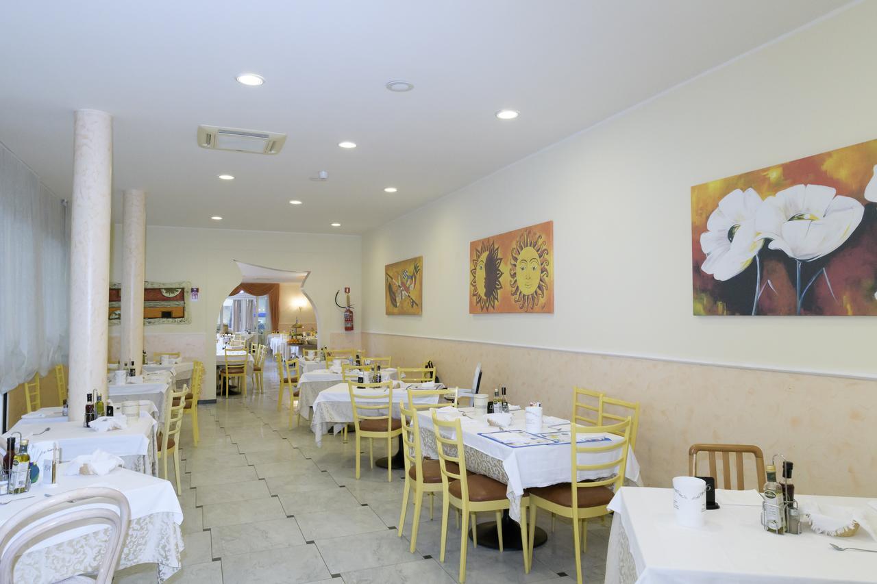 Mondial Hotel Cervia Exterior foto